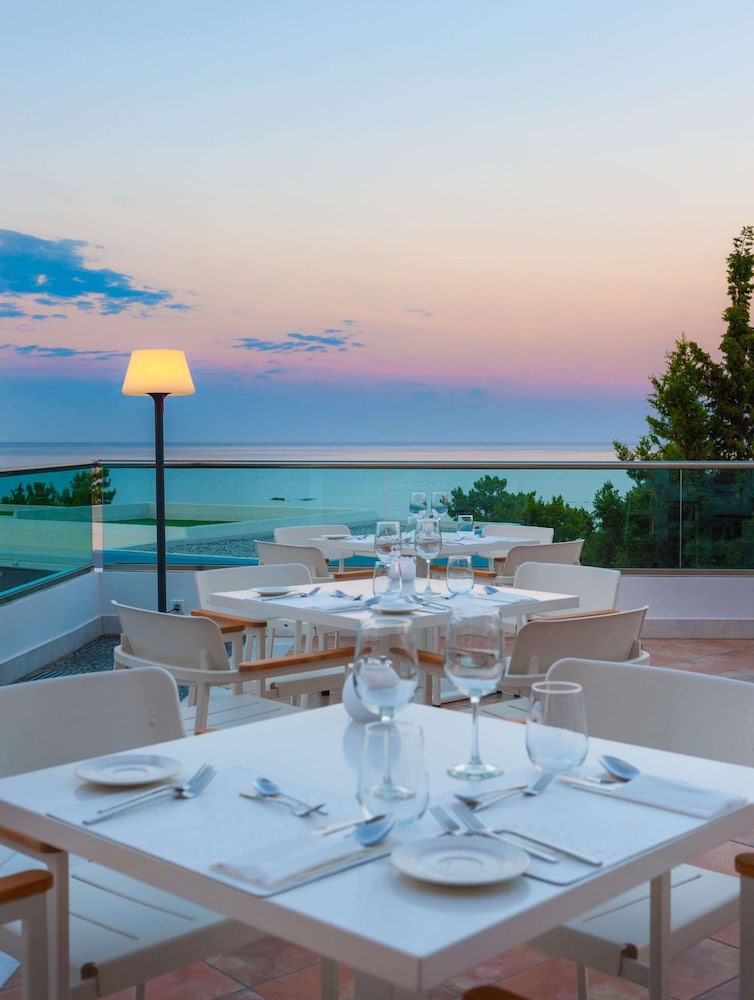 Porto Angeli Beach Resort 63/76