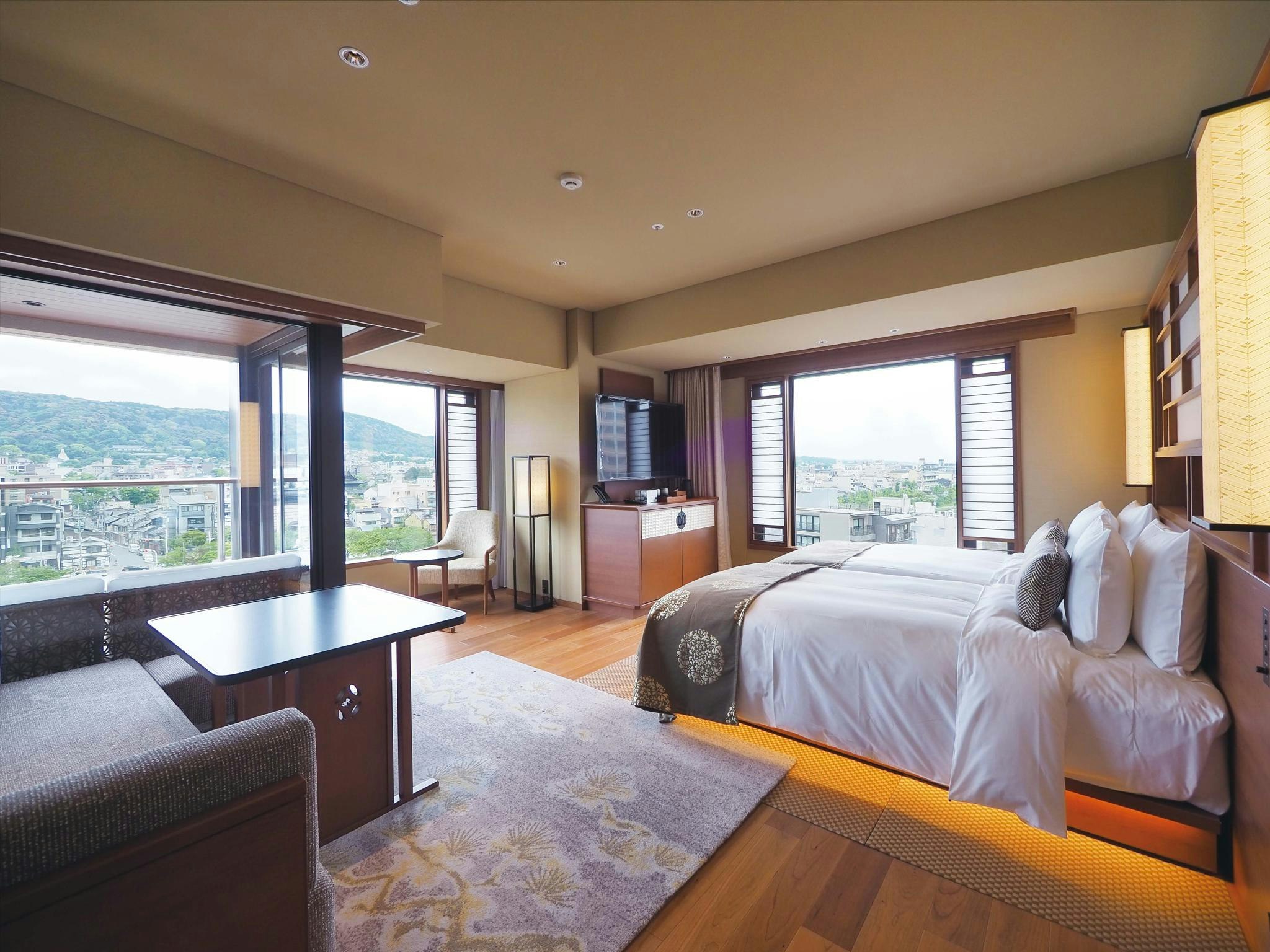 Twin Beds, Top Floor, Corner