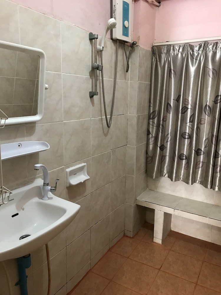 Artem's Guesthouse 35/39
