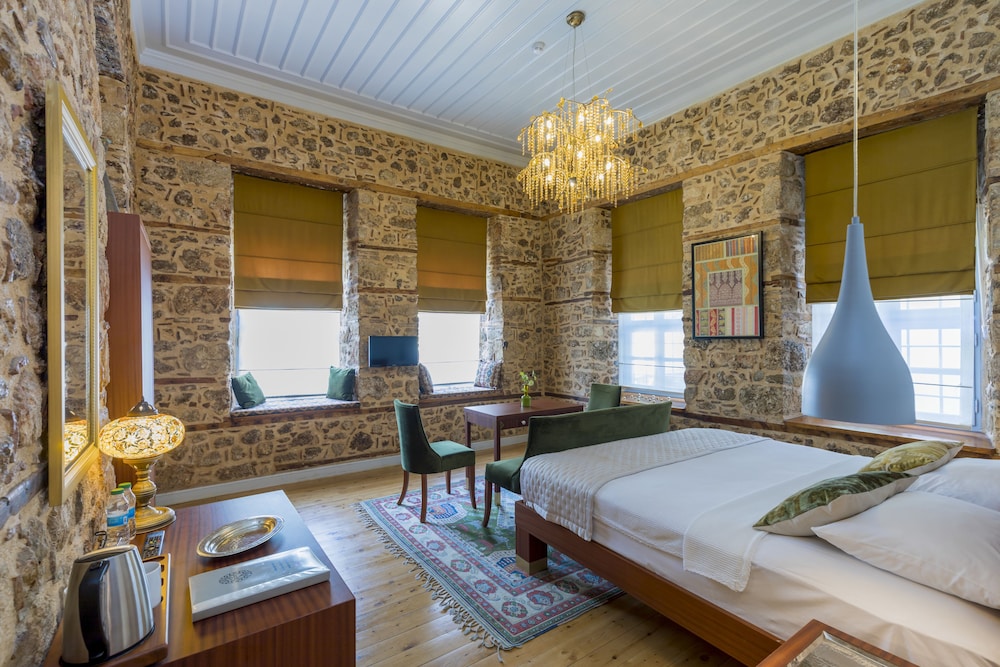 ROOM, KING BED