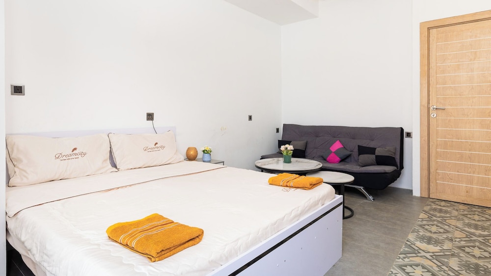 SKY HOTEL Central Phnom Penh - Rooms & Apartments 13/50