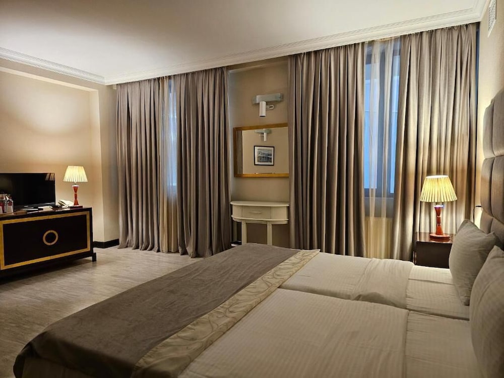 The Crown Hotel 38/50