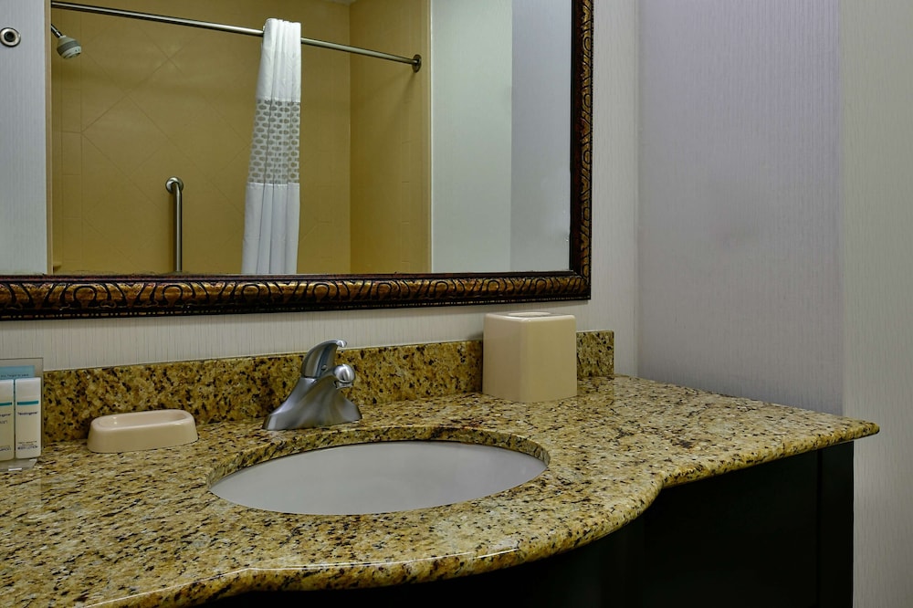 Hampton Inn & Suites Fredericksburg 17/34