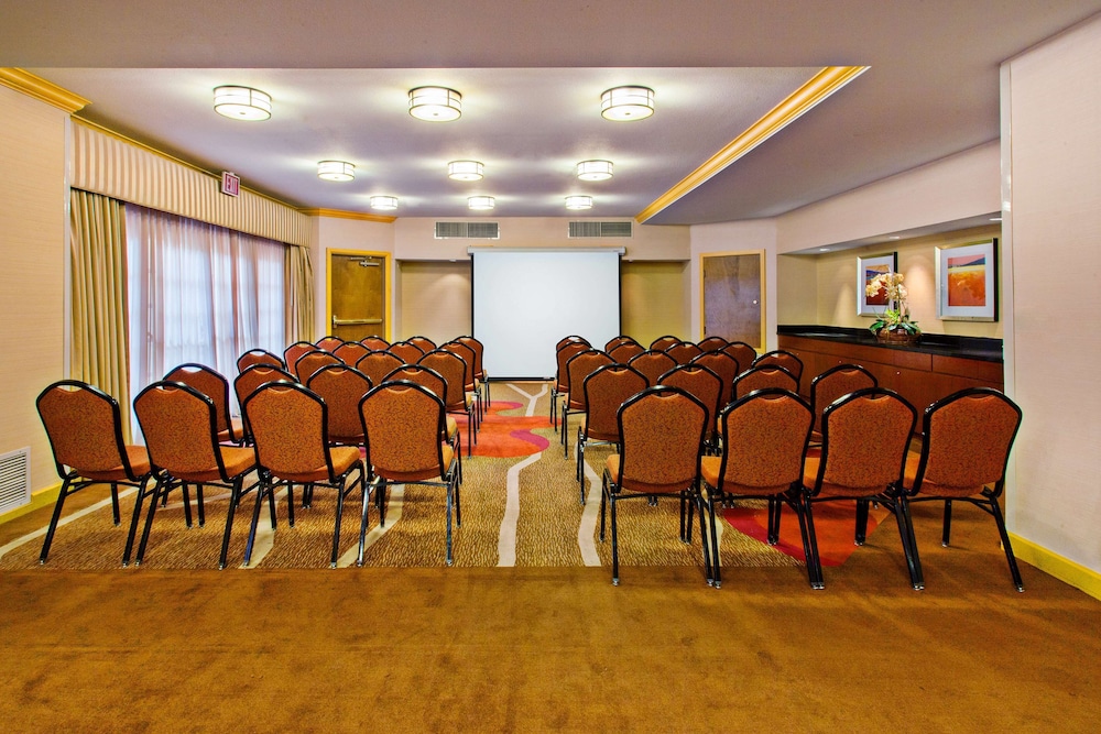 Hilton Garden Inn Valencia Six Flags 42/52