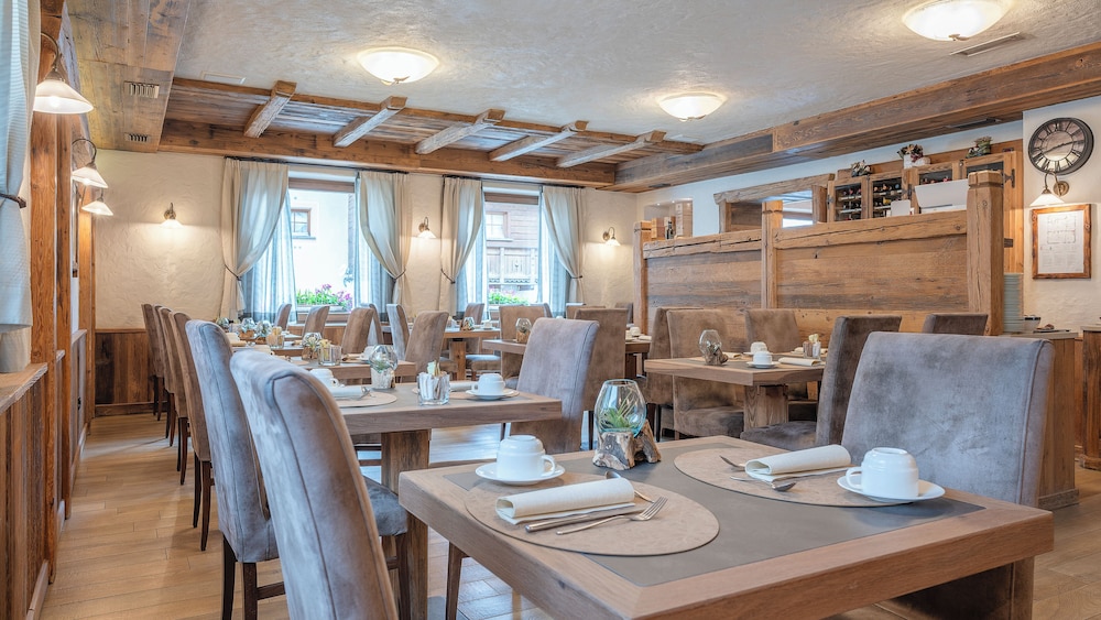 Crosal Hotel 39/50