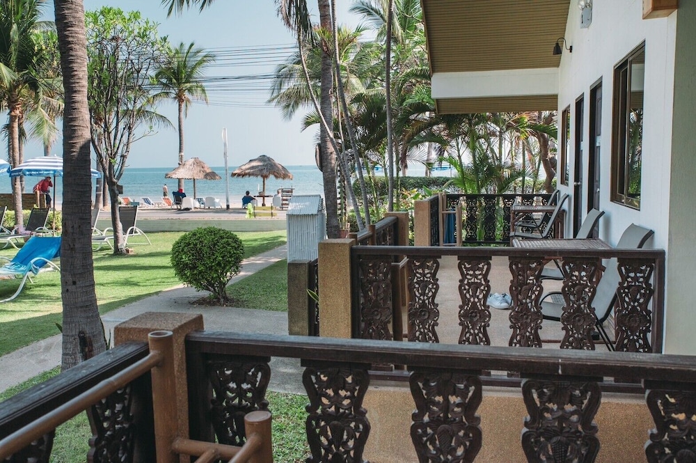 Dolphin Bay Resort 8/69