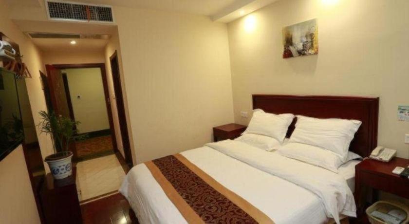 GreenTree Inn Chongqing Longhu Times Tianjie Xietaizi Subway Station Hotel 5/50
