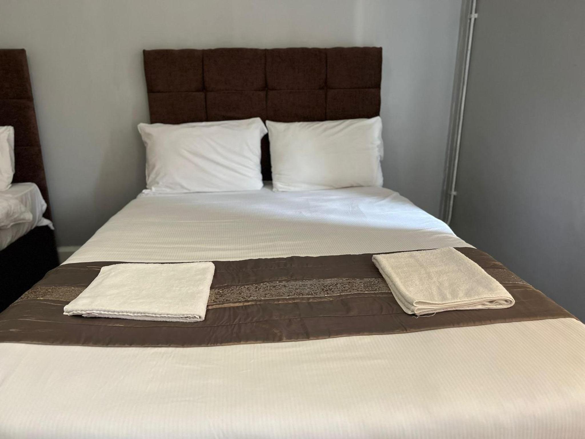 Assheton Arms Hotel 32/44