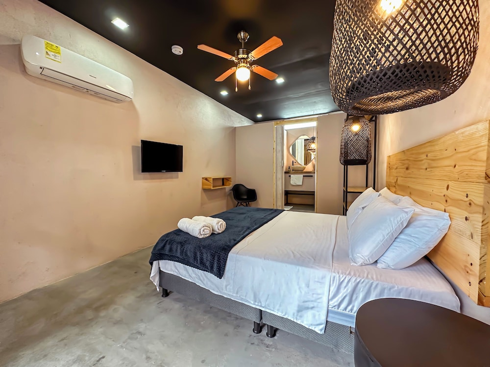 TOWER, LUXURY, DOUBLE BED