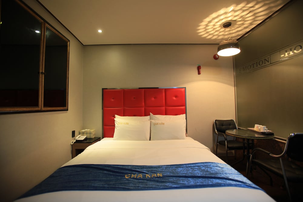 Chakan Hotel 7/62