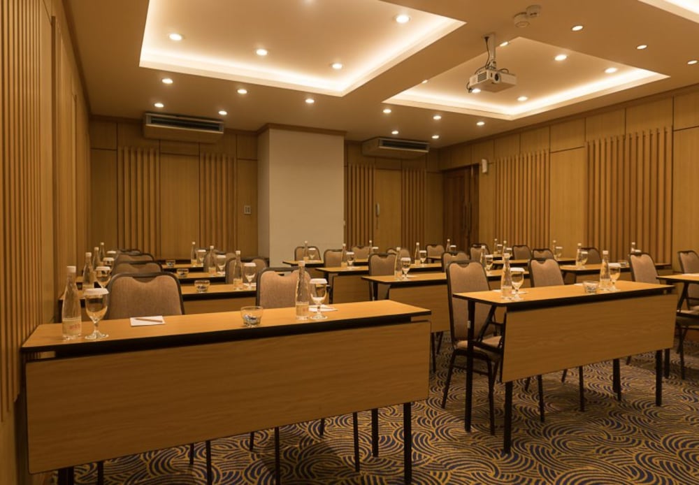 Ivory Hotel (ex Ivory by Ayola Hotel) 44/47