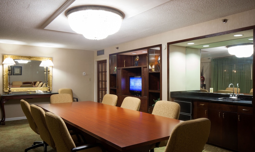 Crowne Plaza Hickory 26/61