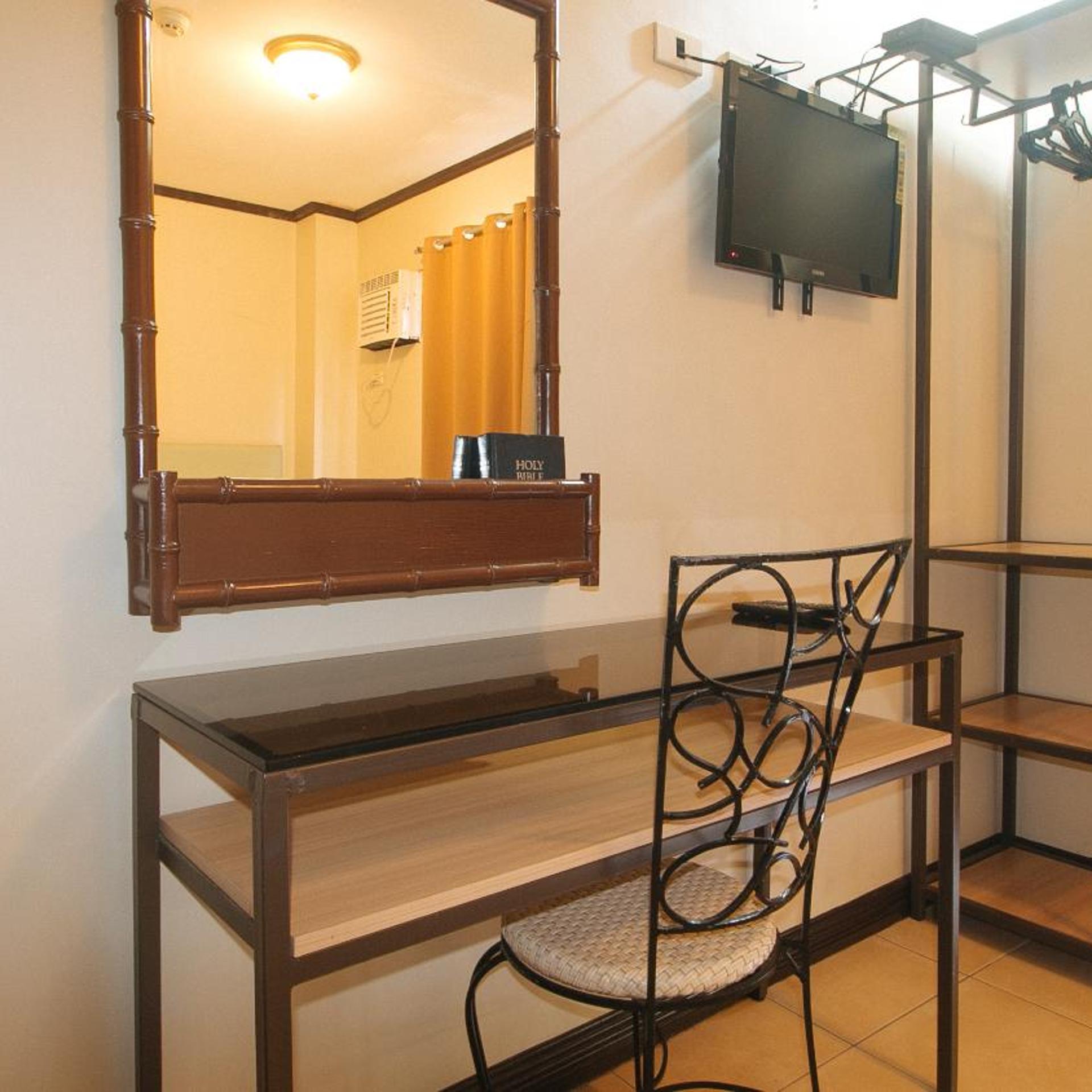 Reddoorz near Landers Superstore Cebu City 10/50