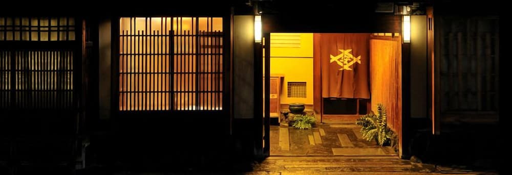 Traditional Kyoto Inn serving Kyoto cuisine IZUYASU 7/50