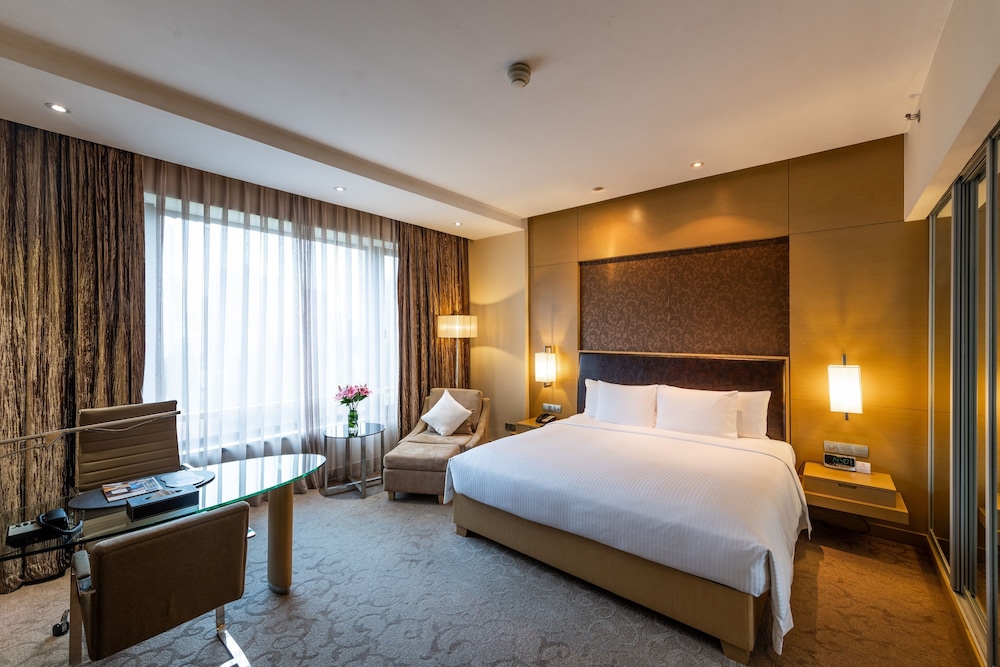 Crowne Plaza Shanghai 17/83