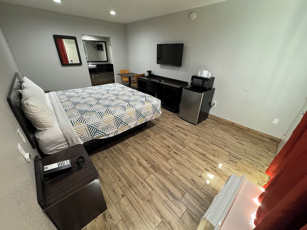 Motel6 Englewood, FL 33/64