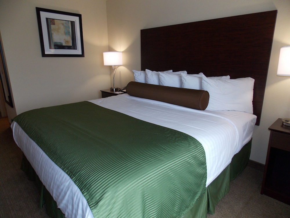 Cobblestone Hotel Amp Suites Crookston 18/39
