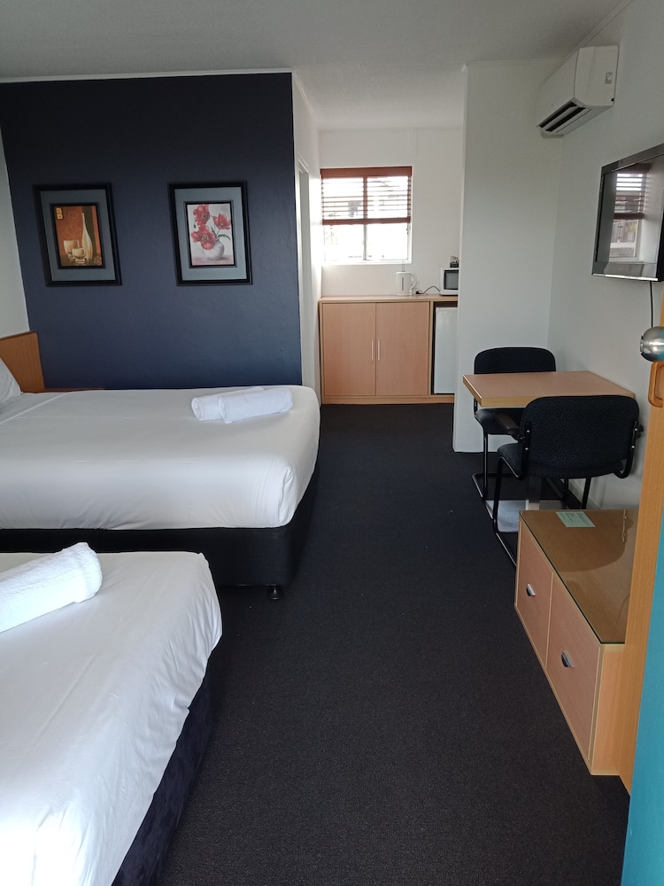 Annerley Motor Inn 25/69