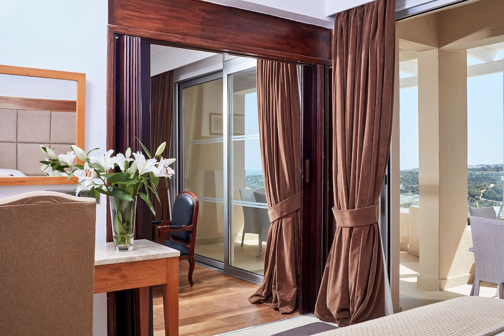 Grecian Park Hotel 34/75