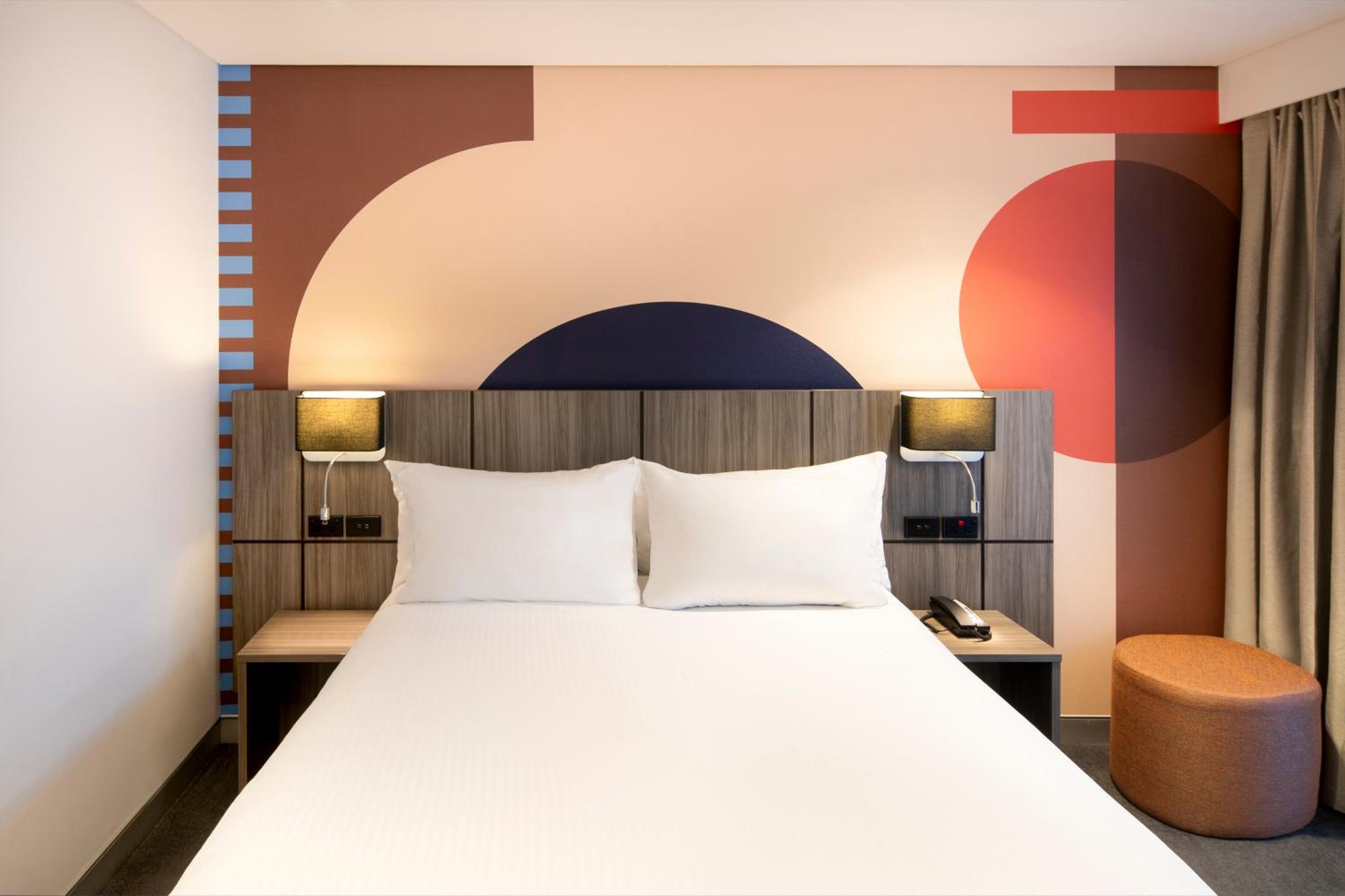 غرفة ديلوكس بسرير كينج وسرير كوين، ibis Styles Sydney Central 7/10