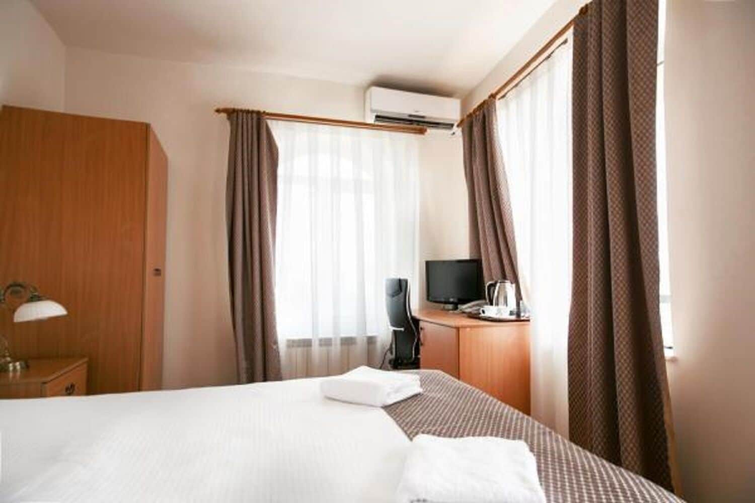 DELUXE, DOUBLE BED