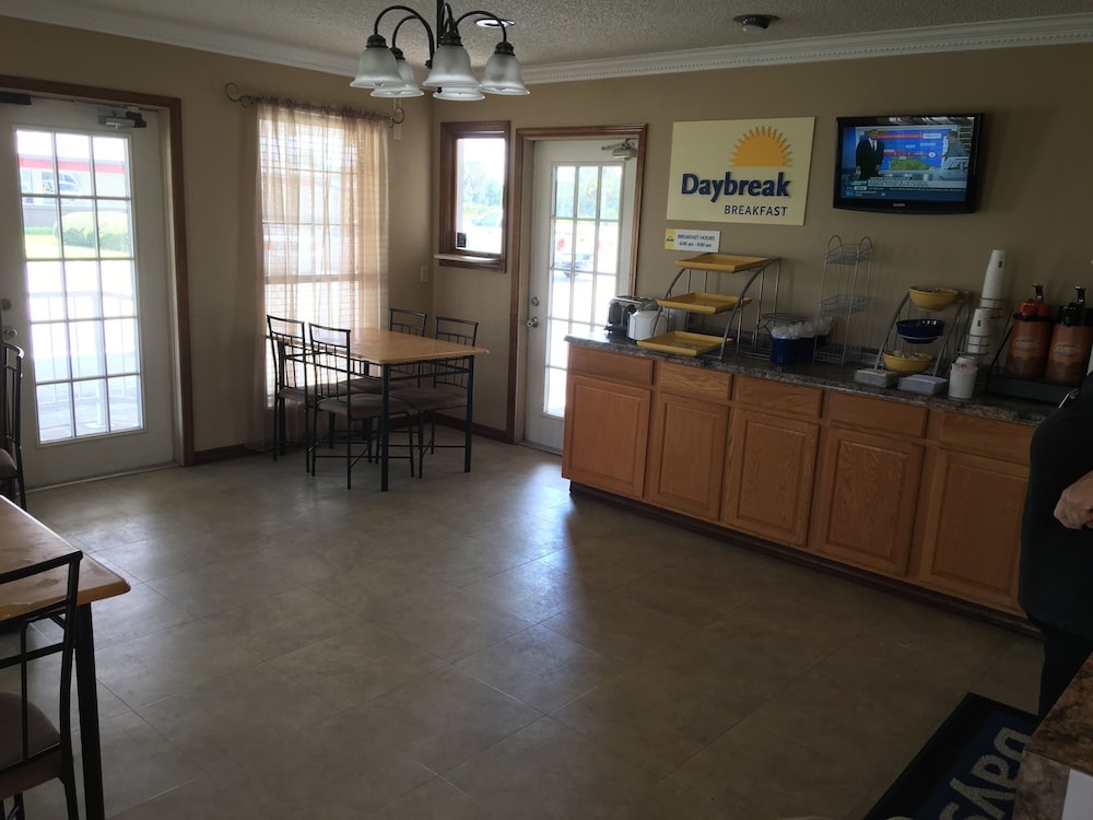 Days Inn by Wyndham Madison 21/31