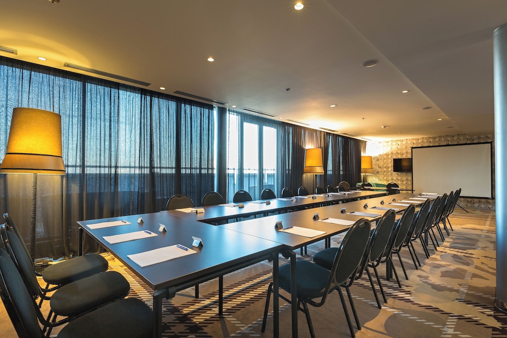 Zijin Hotel 68/74