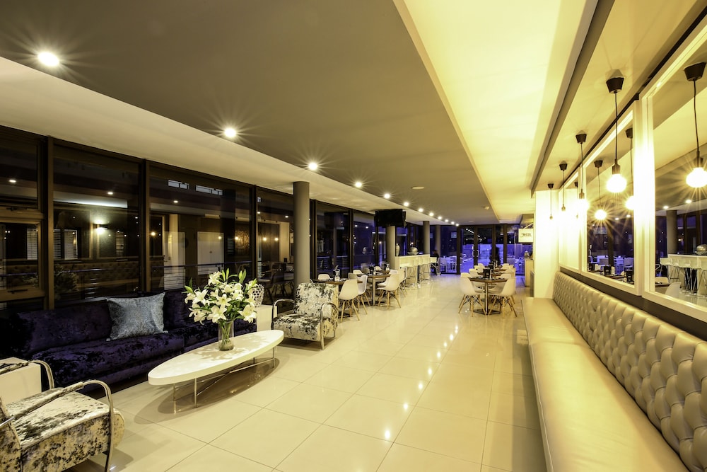 The Nicol Hotel And Apartments 33/53