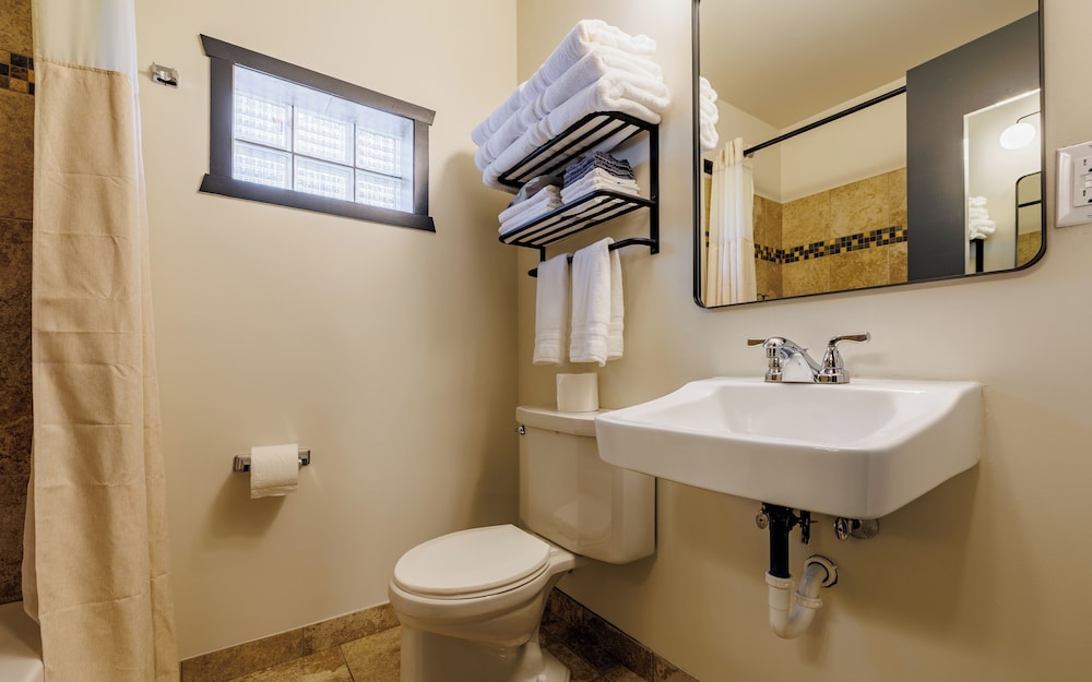 THE RED LODGE INN 50/50