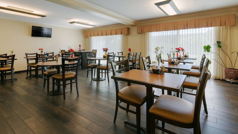 Best Western Plus Garden Court Inn 43/54