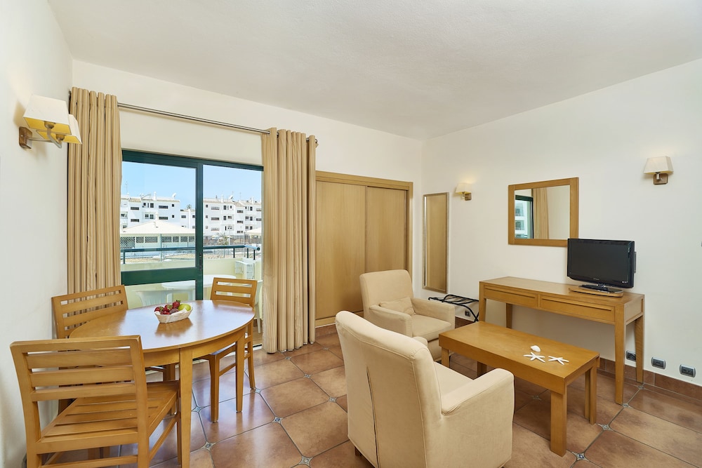 Oceanus Aparthotel 44/63