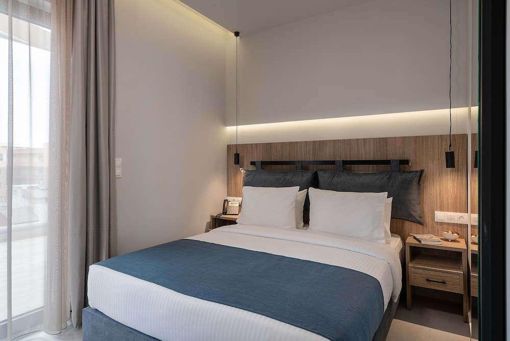 DELUXE, DOUBLE BED
