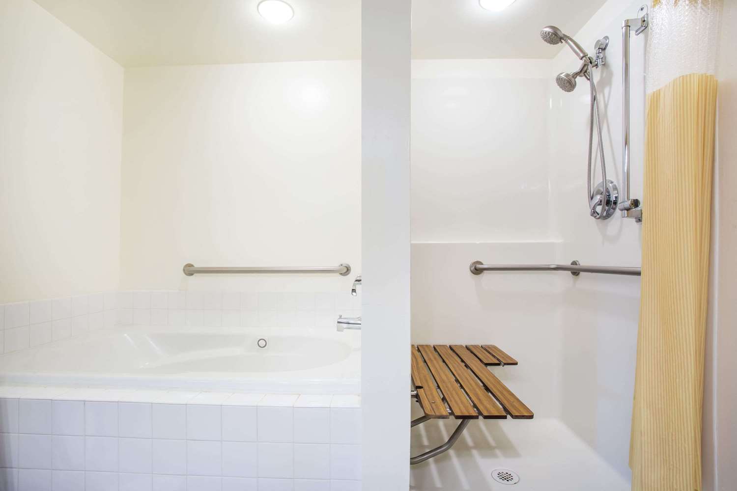 Days Inn By Wyndham Seattle Aurora 5/6