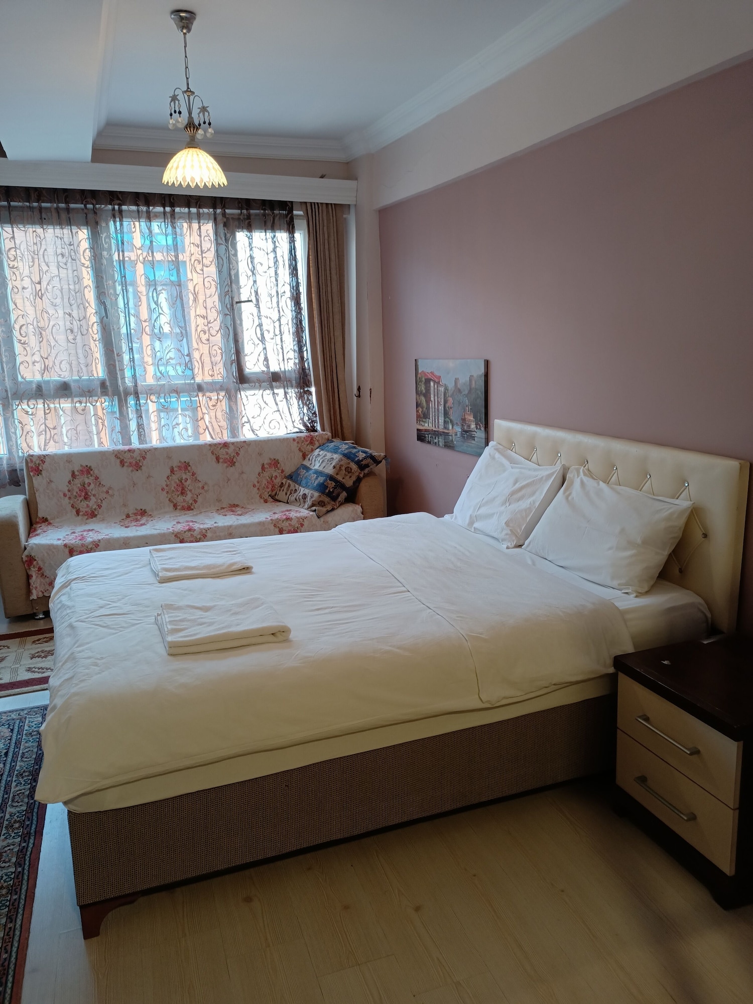 ECONOMY, QUEEN BED