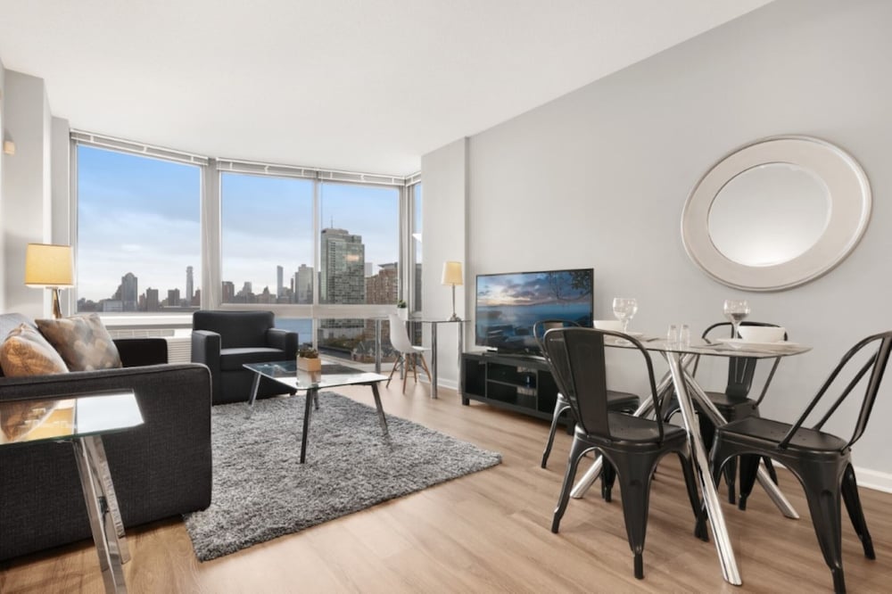 Global Luxury Suites Downtown Jersey City 59/71
