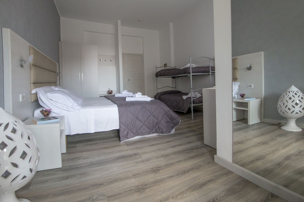 Hotel New Zanarini 12/26