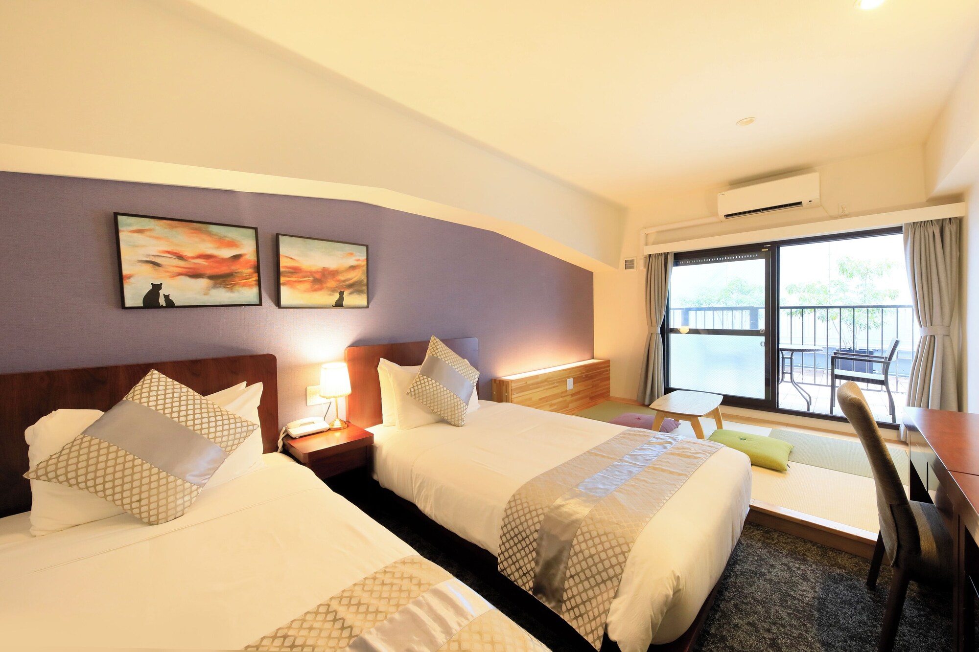 JAPANESE WESTERN, TWIN BEDS, BALCONY