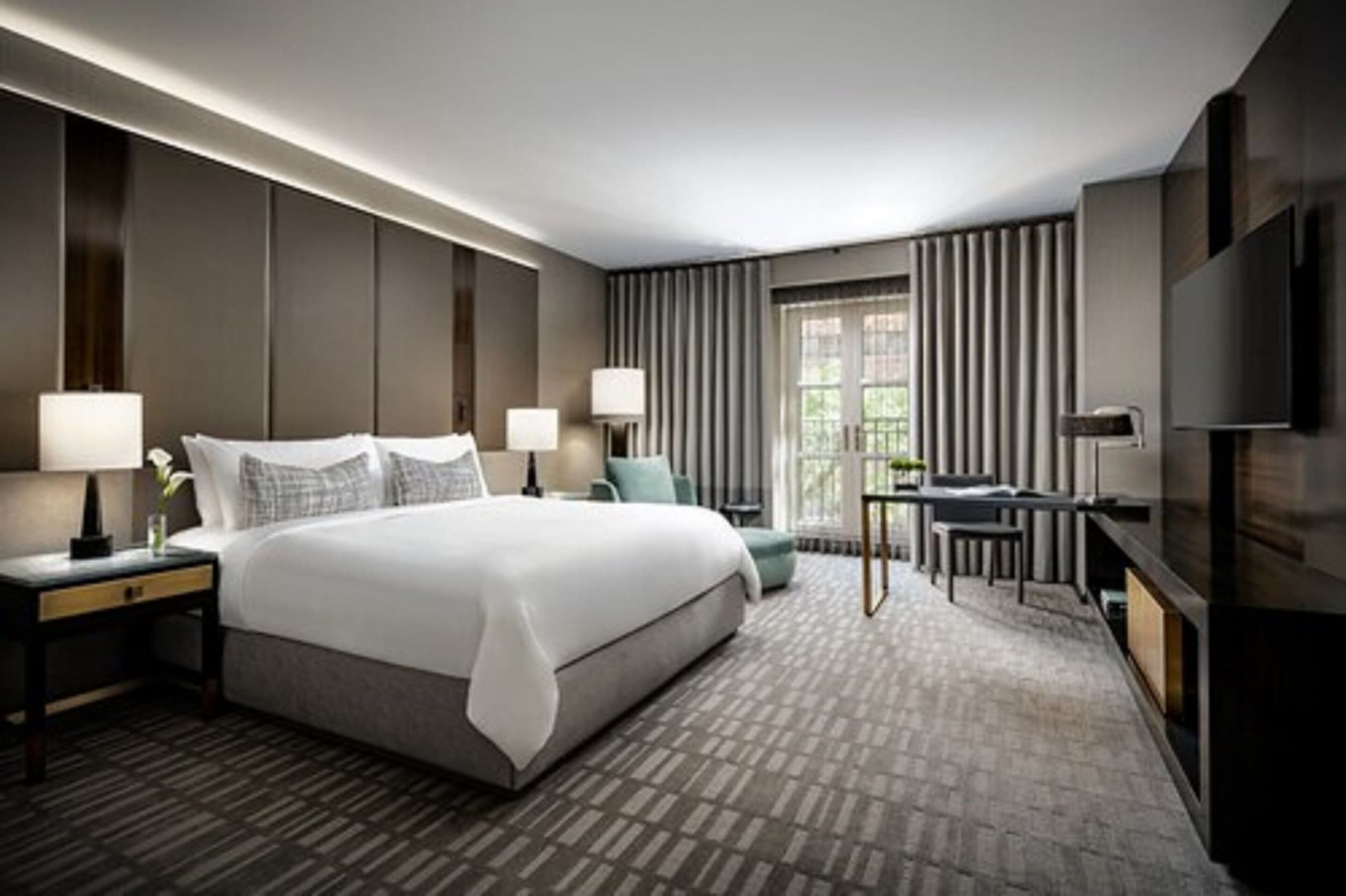 LUXURY, KING BED
