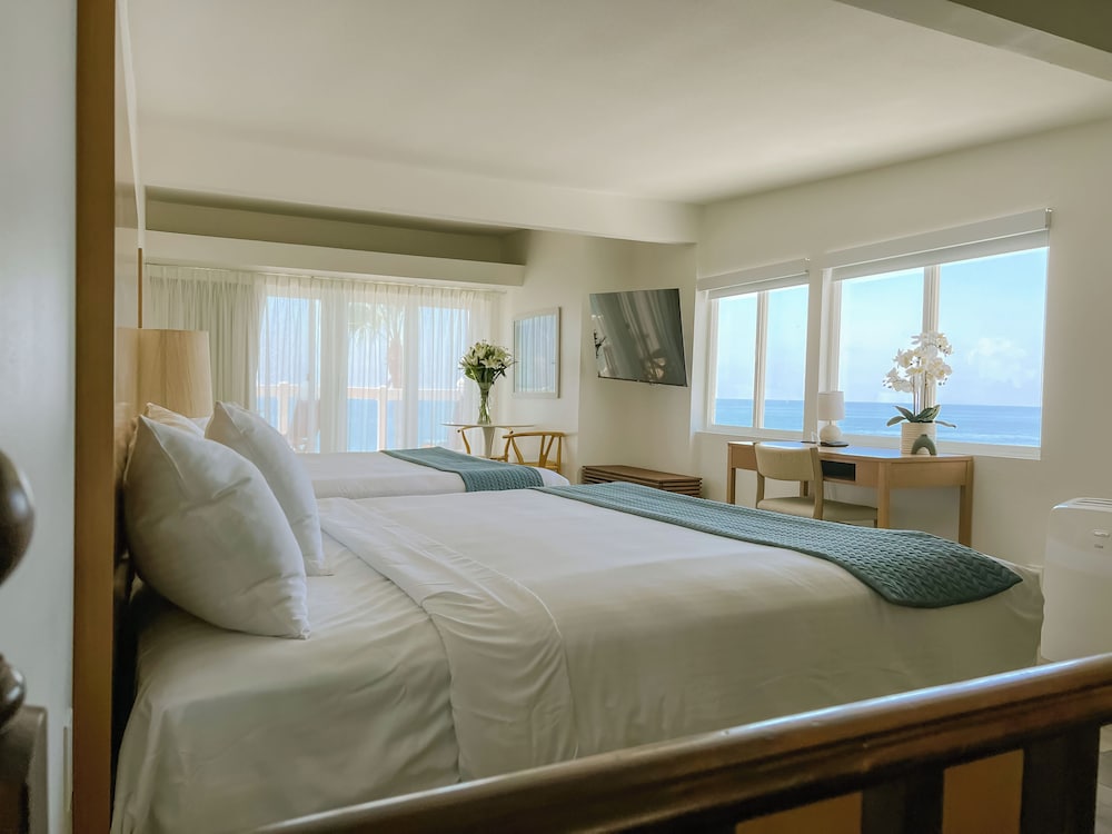 Capri Laguna Inn On the Beach 36/75