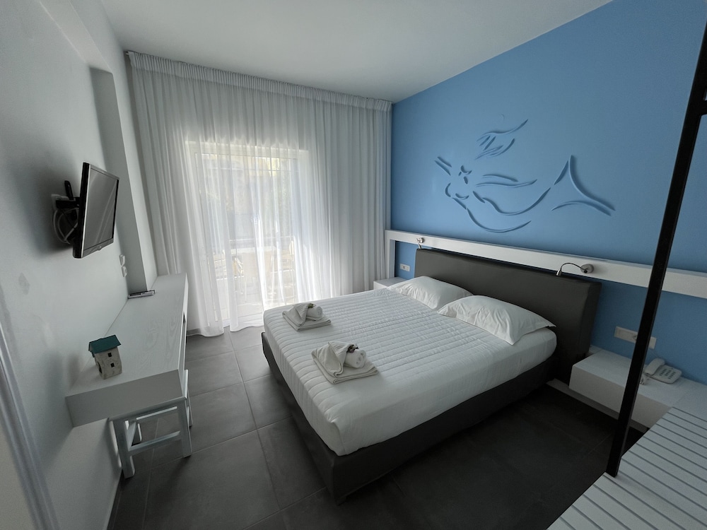 Niriides Hotel 13/47