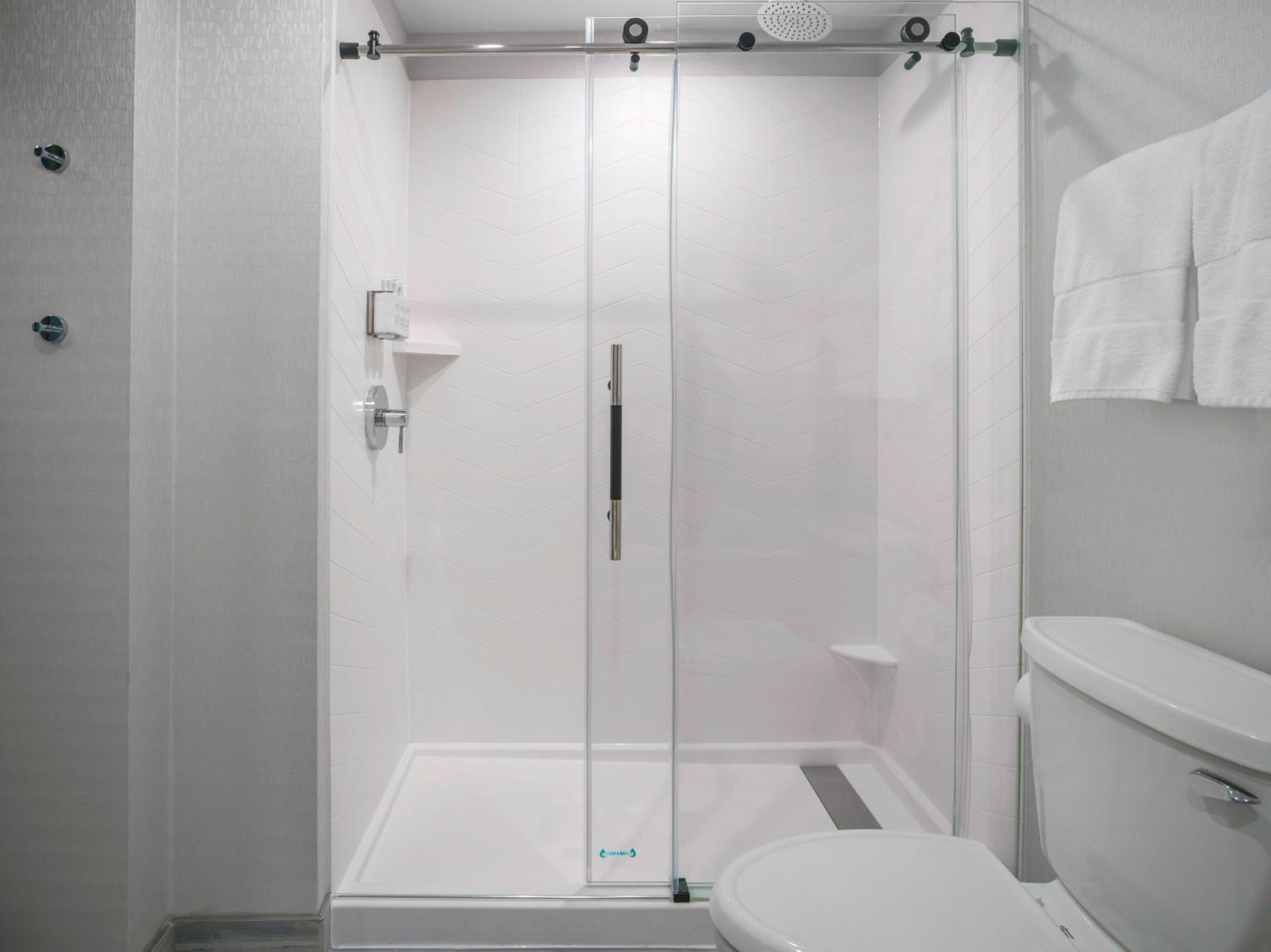 غرفة قياسية بسرير مزدوج، voco Niagara Falls - the Cadence, an IHG Hotel 4/4