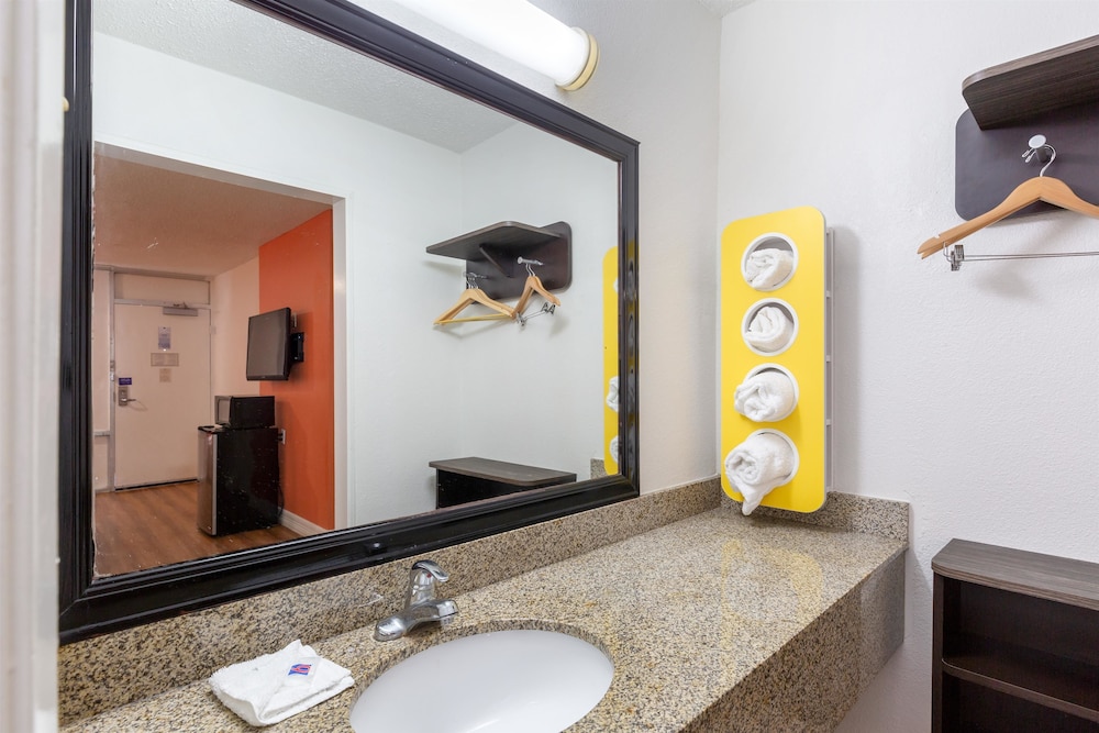 Motel6 Houston Tx East 11/54