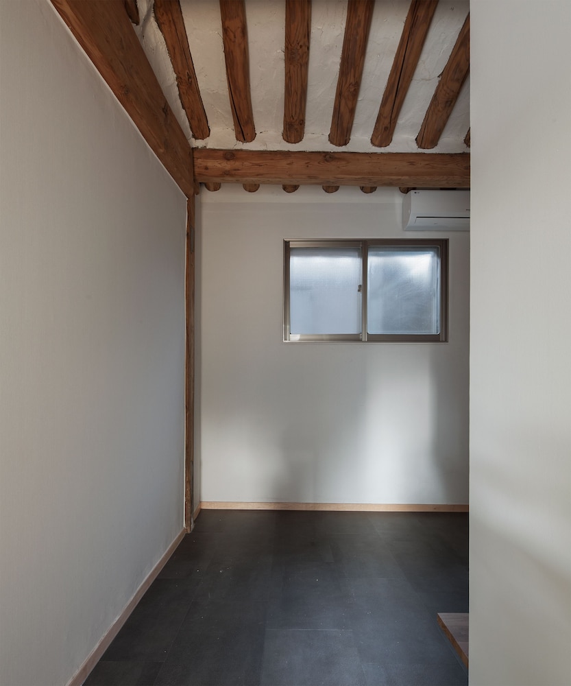 Hanok Residence Hotel Side 31/53