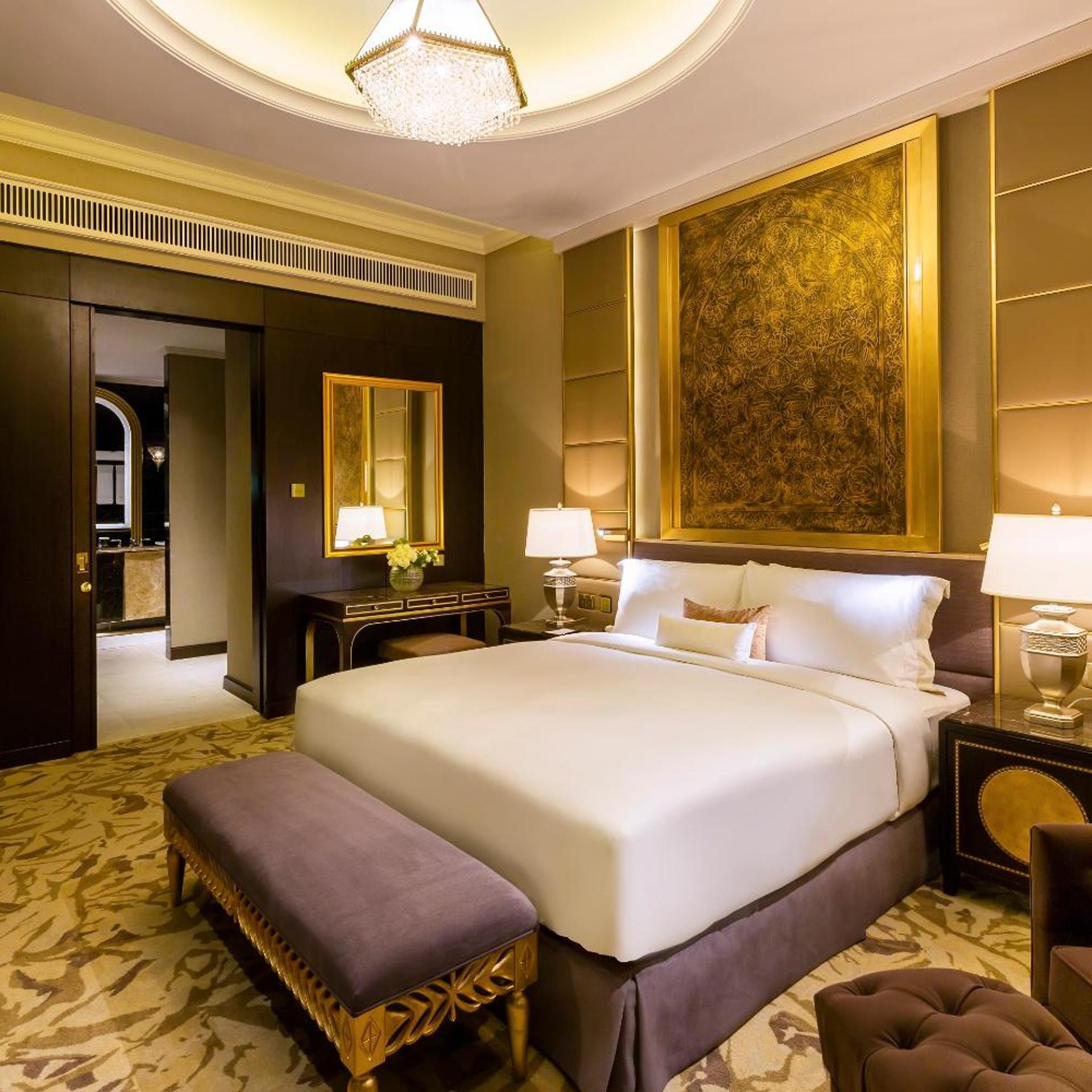 Palace, Suite
