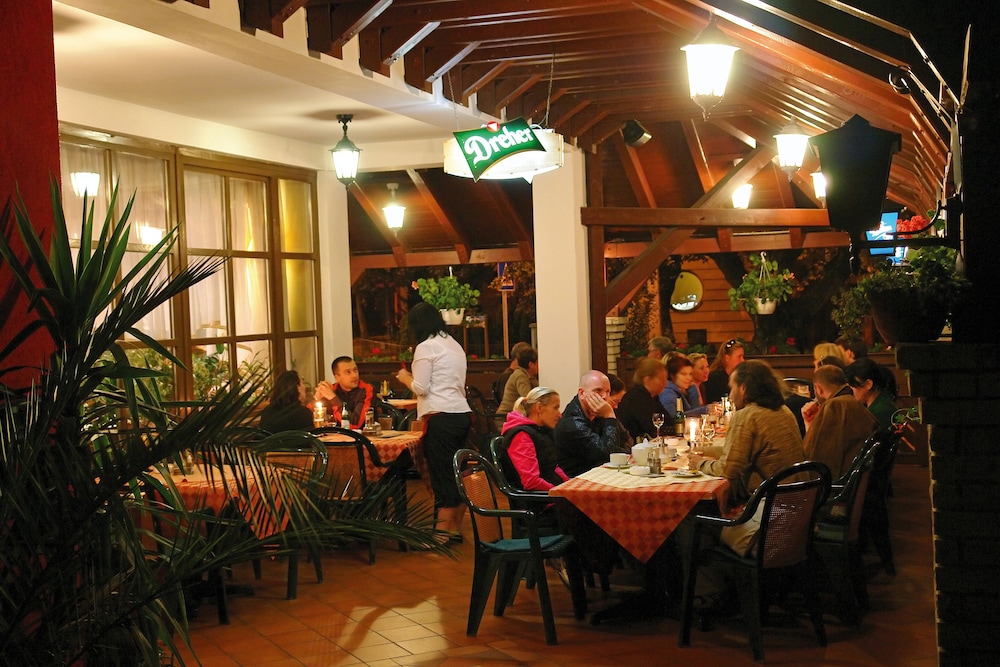 KORONA PENSION RESTAURANT 30/40
