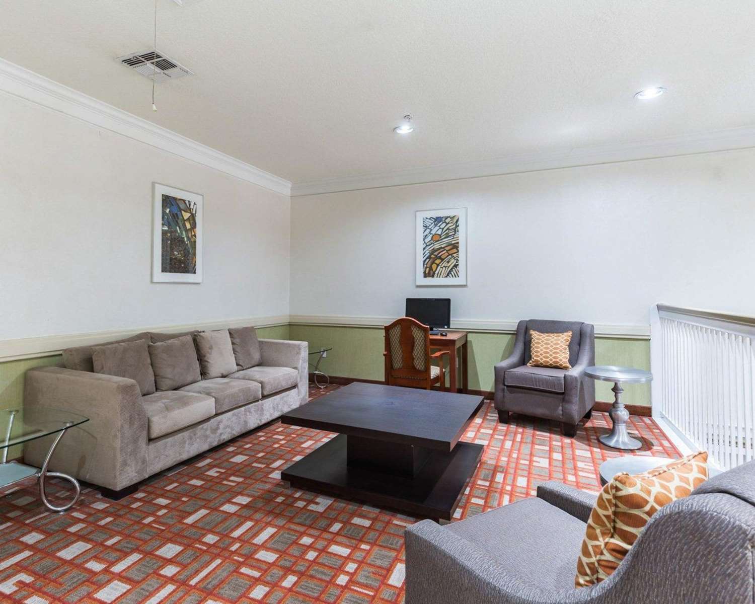 Econo Lodge Inn and Suites East Houston I-10 23/33