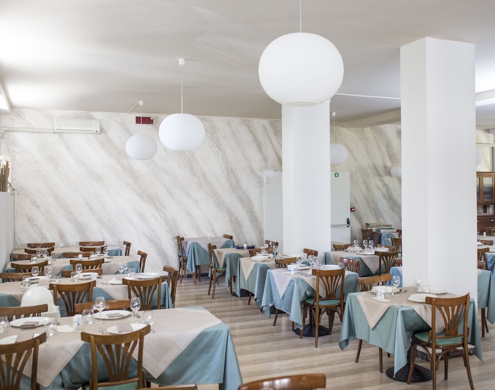 Hotel Paradiso 33/50
