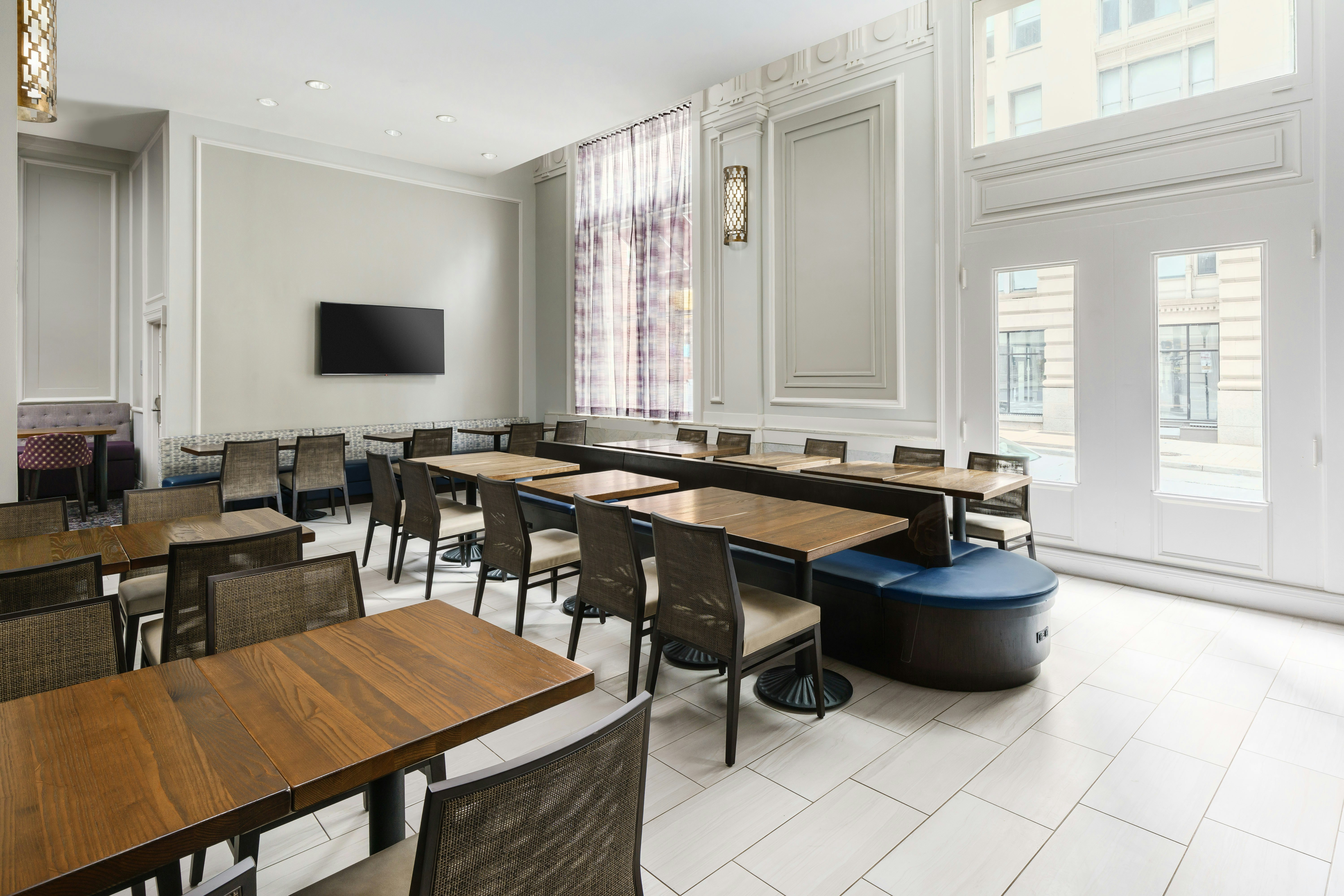 Hampton Inn and Suites Baltimore Inner Harbor 37/41