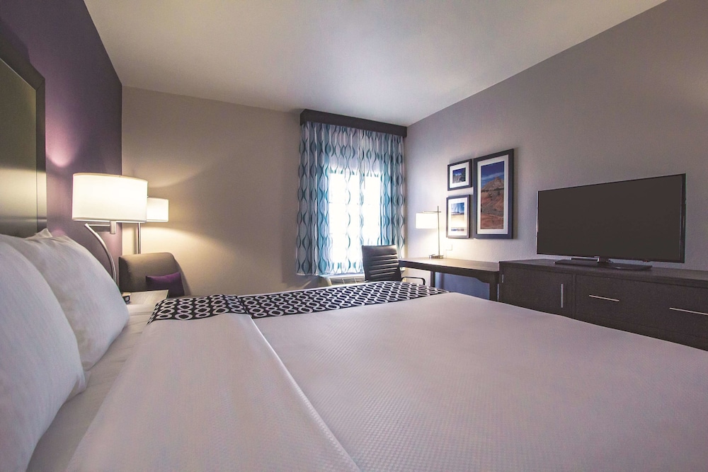 La Quinta Inn Suites By Wyndham Pampa 22/52