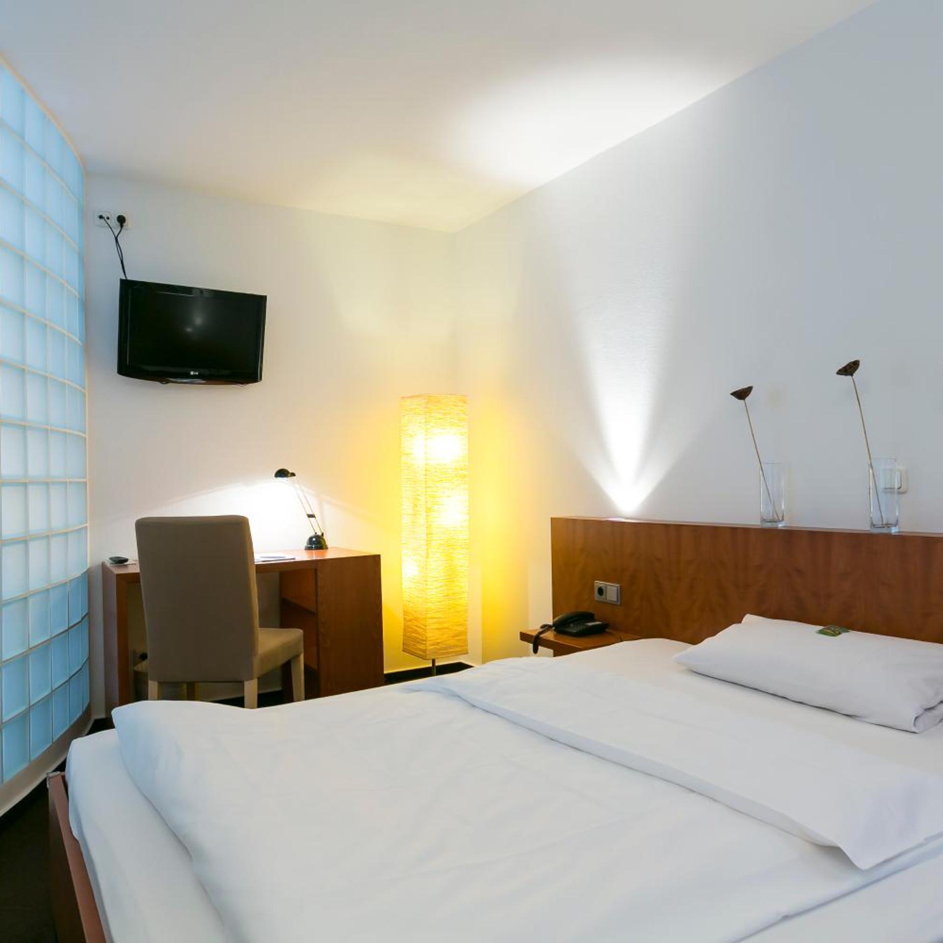 Budget, Single, Wald & Golfhotel Lottental 8/14